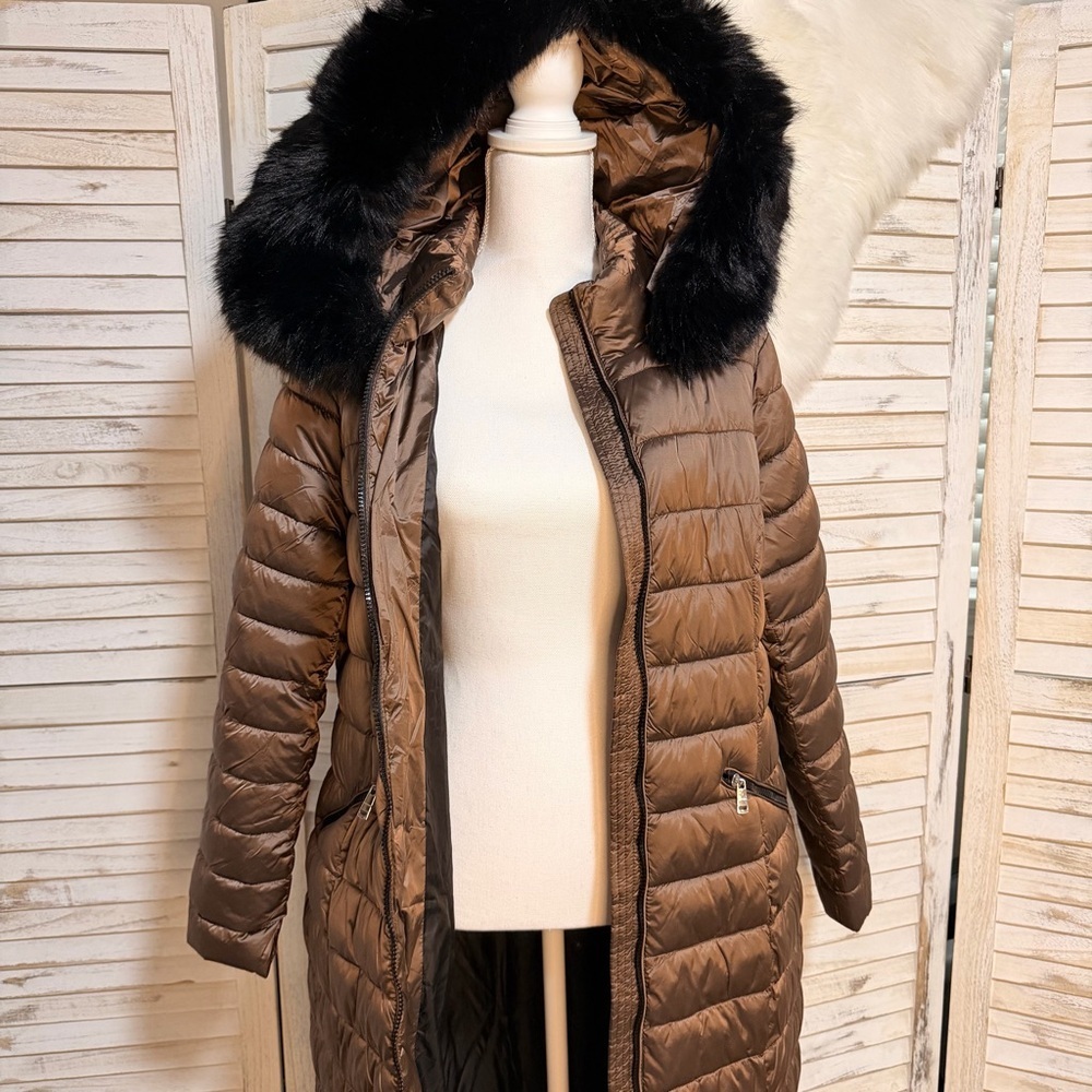 Elegant Brown Puffer Jacket with Faux Fur Trim - Picture 8 of 11